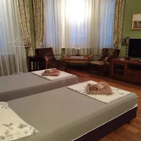 Canape 4 Bedroom Apartment Sofia