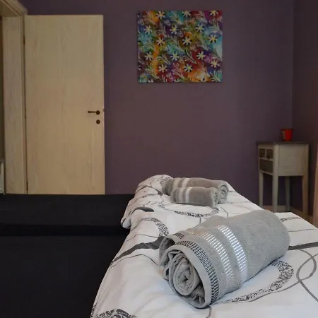 Canape 4 Bedroom Apartment Sofia